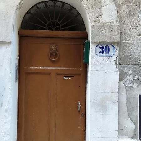 Tra I Tetti Del Borgo * チェファル