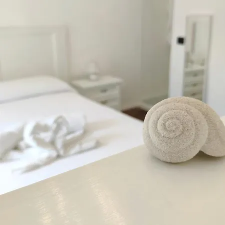 Tra I Tetti Del Borgo アパート チェファル