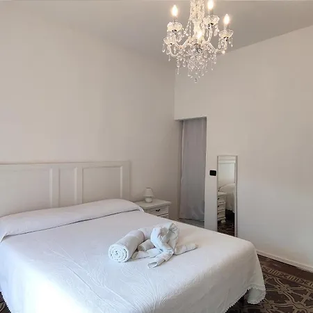 Tra I Tetti Del Borgo 아파트 체팔루