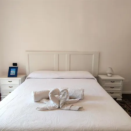 Tra I Tetti Del Borgo 체팔루