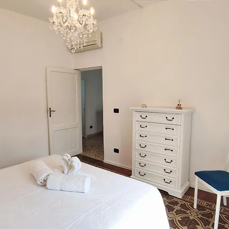 Tra I Tetti Del Borgo 아파트 체팔루