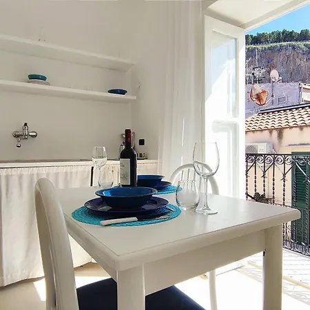 아파트 Tra I Tetti Del Borgo 체팔루