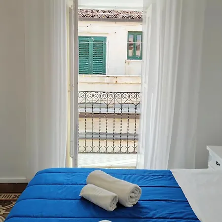 Tra I Tetti Del Borgo Cefalù