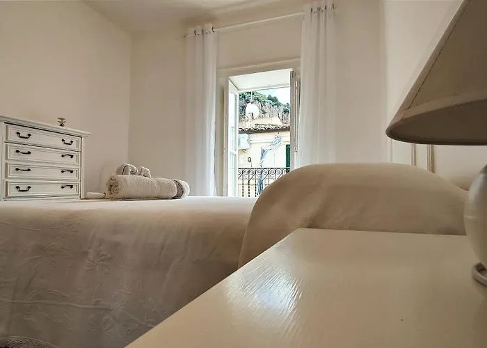 Tra I Tetti Del Borgo Cefalu