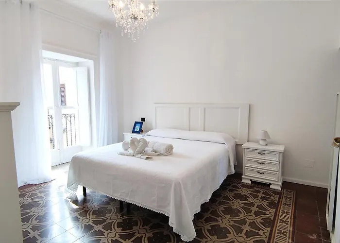 Apartment Tra I Tetti Del Borgo Cefalu