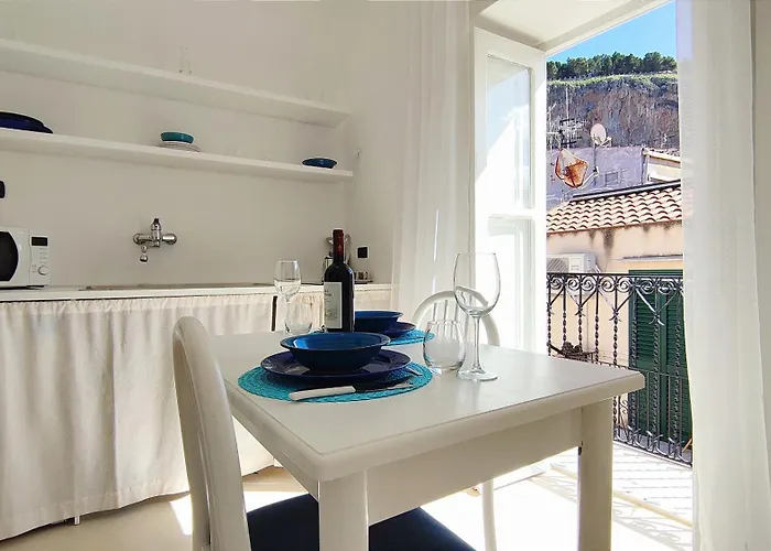 Apartment Tra I Tetti Del Borgo Cefalu
